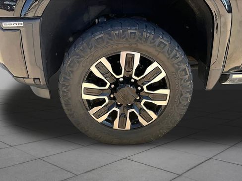 Used 2024 GMC Sierra 2500 Denali Ultimate AWD/4WD image 9