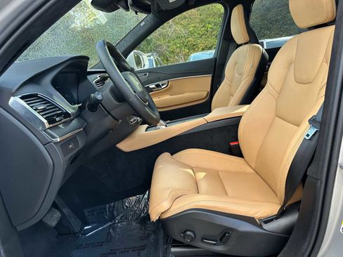 Used 2025 Volvo XC90 B6 Ultra w/ Lounge Package image 20