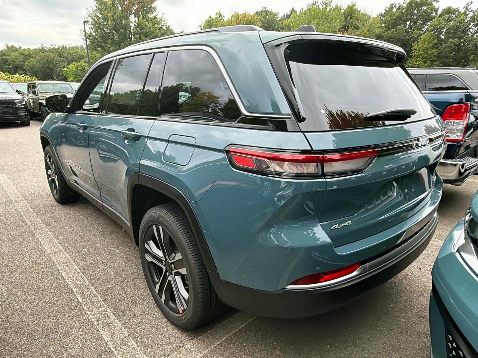 New 2027 Jeep Grand Cherokee Limited AWD/4WD image 3