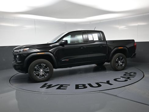 Used 2024 GMC Canyon AT4 w/ AT4 Premium Package AWD/4WD image 12