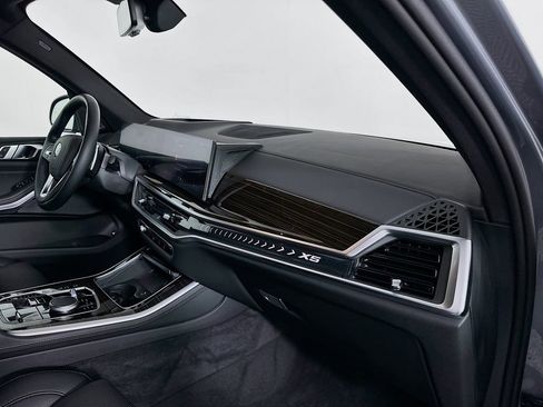 Used 2025 BMW X5 xDrive50e image 30