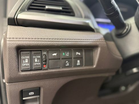 Used 2018 Honda Odyssey Touring image 45