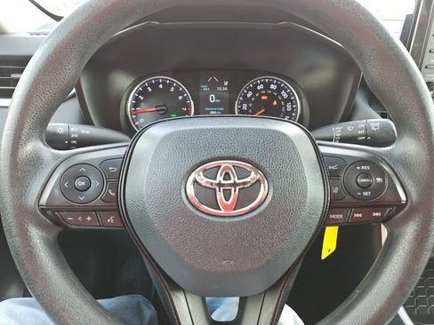 Used 2019 Toyota RAV4 LE image 16