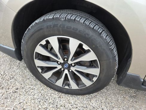 Used 2016 Subaru Outback 2.5i Limited AWD/4WD image 8