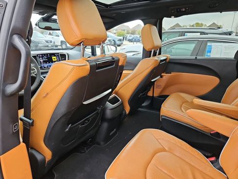 Used 2022 Chrysler Pacifica Pinnacle image 17