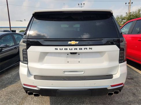 Used 2025 Chevrolet Suburban High Country image 5