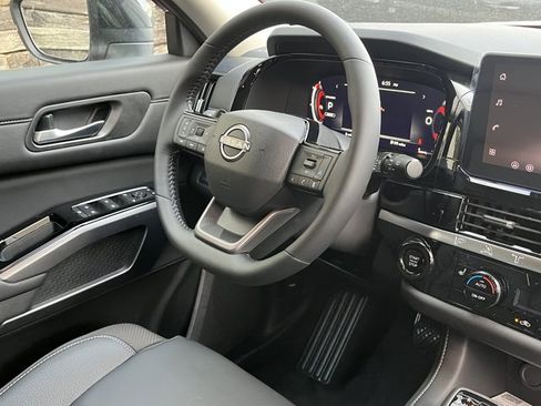 New 2026 Nissan Pathfinder SL AWD/4WD image 11