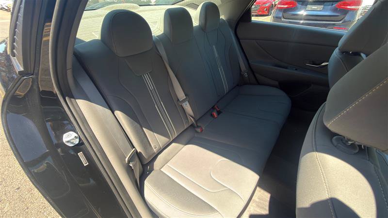 Used 2021 Hyundai Elantra SEL w/ Convenience Package FWD image 18