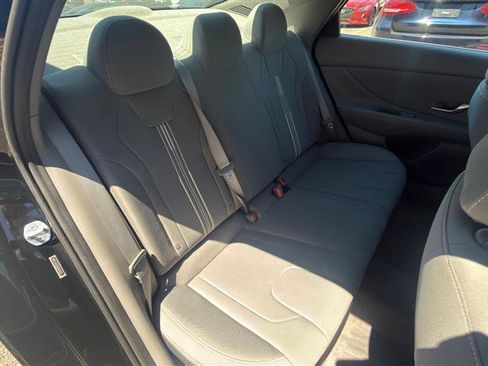 Used 2021 Hyundai Elantra SEL w/ Convenience Package FWD image 18