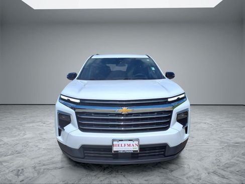 Used 2026 Chevrolet Traverse LT FWD image 2
