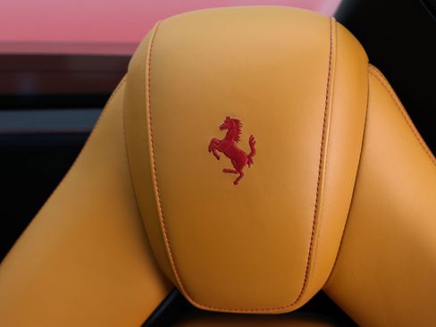 Used 2021 Ferrari F8 Tributo image 9