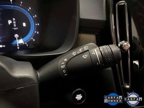 Used 2025 Volvo XC40 B5 Plus image 42