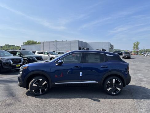 New 2025 Nissan Kicks SR image 2