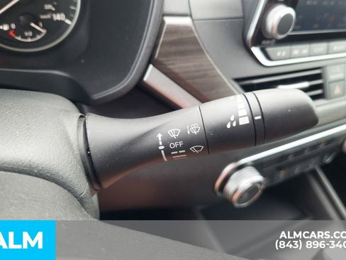 Used 2025 Nissan Altima 2.5 SV FWD image 31
