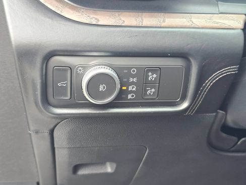 Used 2020 Ford Explorer Platinum w/ Premium Technology Package AWD/4WD image 25