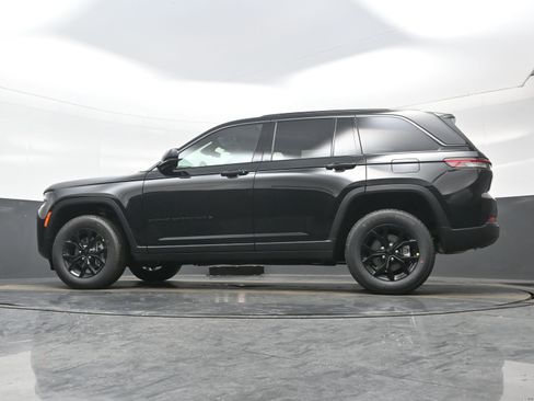 New 2026 Jeep Grand Cherokee Altitude image 12