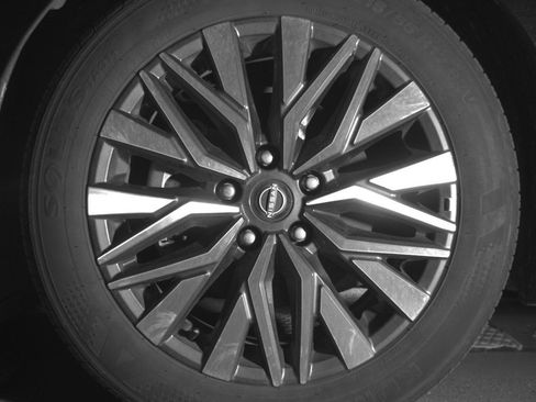 Used 2025 Nissan Altima 2.5 SV FWD image 12