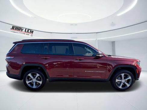 Certified 2025 Jeep Grand Cherokee L Limited w/ Trailer Tow Package AWD/4WD image 2