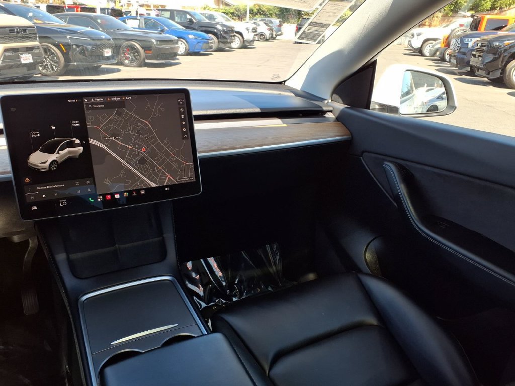 Used 2021 Tesla Model Y Long Range AWD/4WD image 31