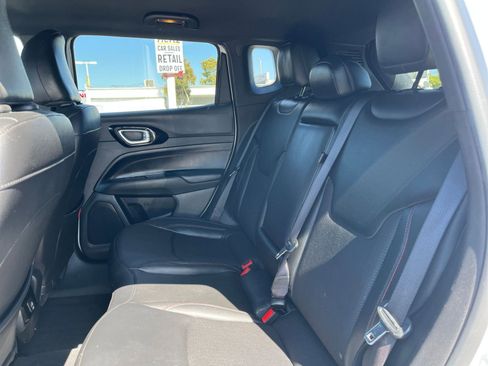 Used 2025 Jeep Compass Trailhawk AWD/4WD image 25