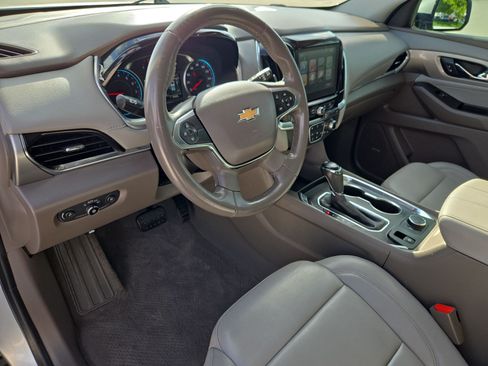 Used 2019 Chevrolet Traverse LT w/ LT Premium Package AWD/4WD image 12