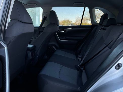 Used 2025 Toyota RAV4 XLE image 12