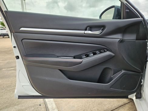 Used 2025 Nissan Altima 2.5 SR image 13