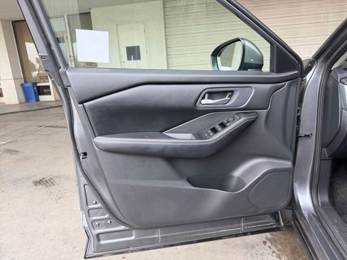 Used 2025 Nissan Rogue SV image 18