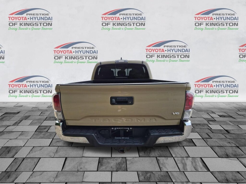 Certified 2020 Toyota Tacoma TRD Off-Road AWD/4WD image 5