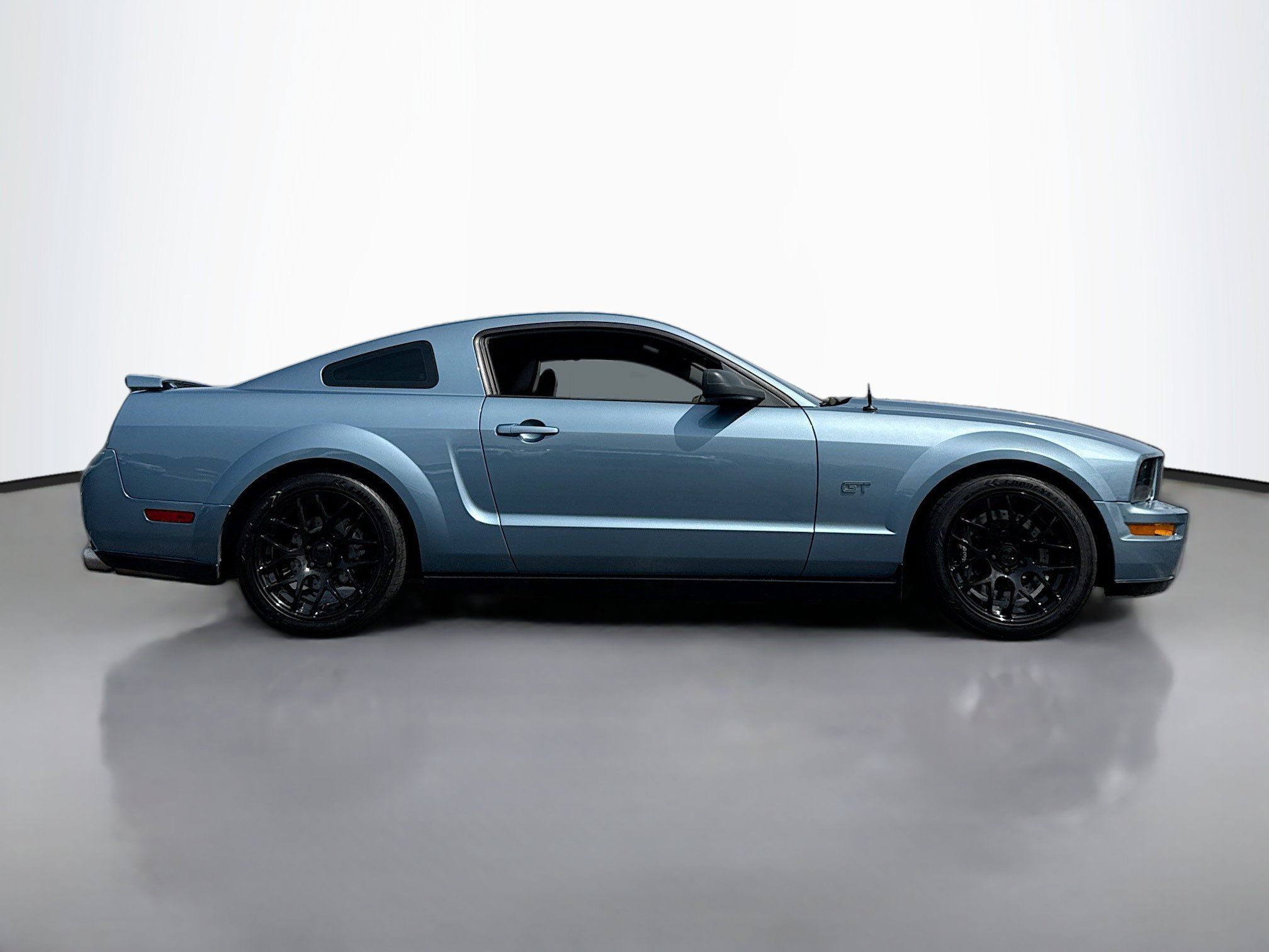 Used 2005 Ford Mustang GT RWD image 8