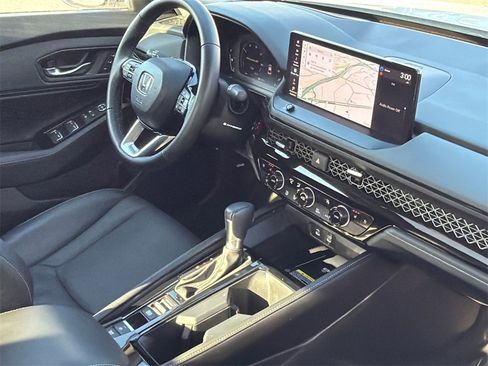 Used 2023 Honda Accord Touring image 9