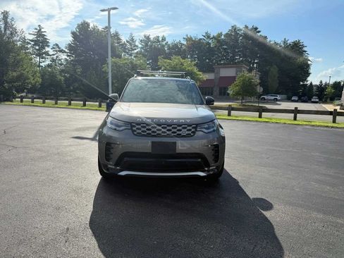 Used 2024 Land Rover Discovery Metropolitan Edition AWD/4WD image 3