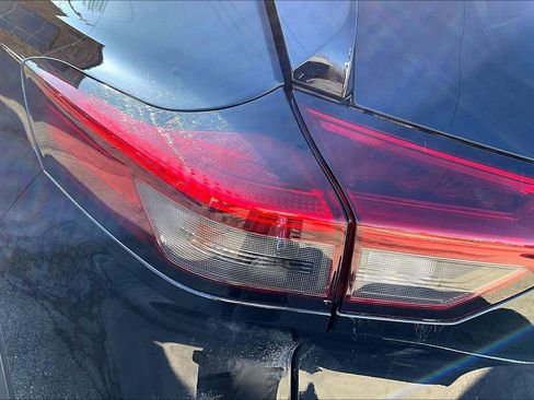 Used 2023 Nissan Rogue SL w/ SL Premium Package image 27