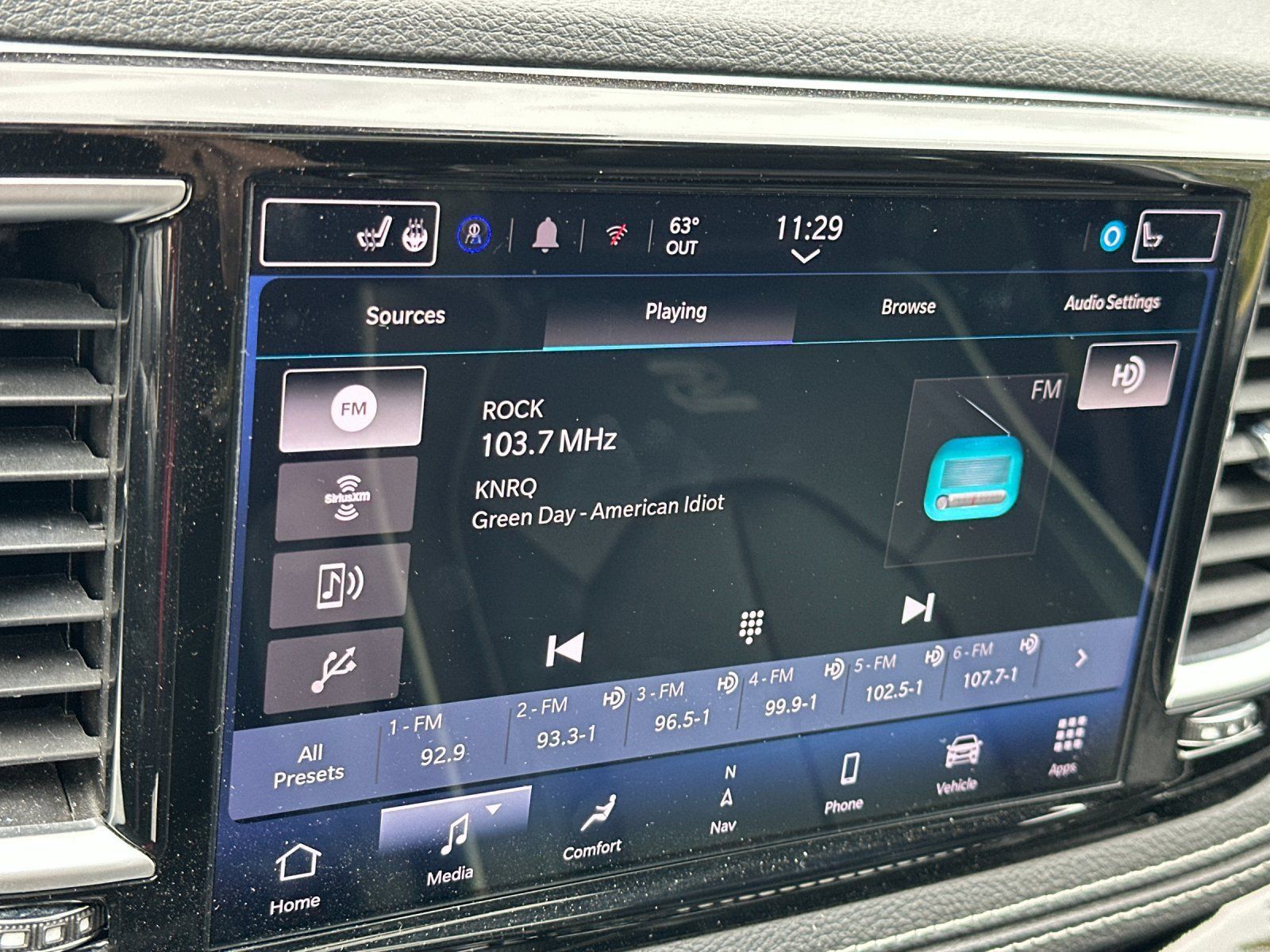 Used 2025 Chrysler Pacifica Limited FWD image 18