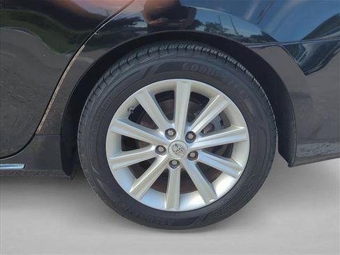 Used 2012 Toyota Camry XLE w/ Convenience Pkg FWD image 9