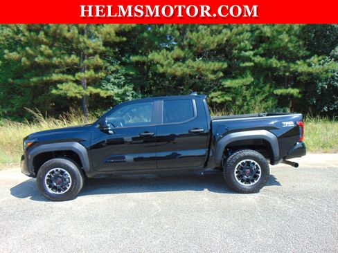 Used 2024 Toyota Tacoma TRD Off-Road image 4