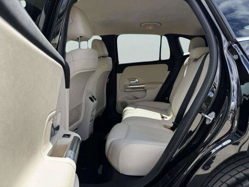 Used 2021 Mercedes-Benz GLA 250 4MATIC w/ Premium Package image 36