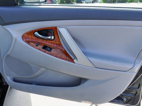 Used 2011 Toyota Camry XLE w/ SE/XLE Extra-Value Pkg FWD image 28