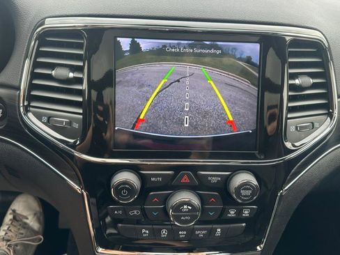 Used 2021 Jeep Grand Cherokee Limited w/ Luxury Group II image 29