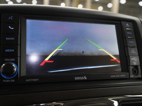 Used 2014 Chrysler Town & Country Touring FWD image 32