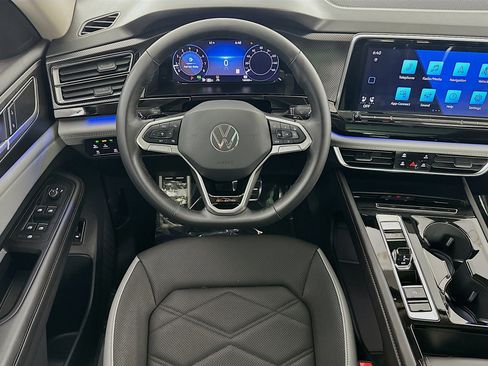 Used 2024 Volkswagen Atlas Peak Edition SEL image 22