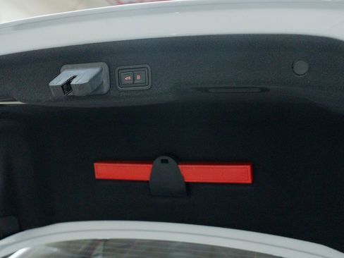 Used 2015 Audi A8 L TDI w/ Premium Package image 23