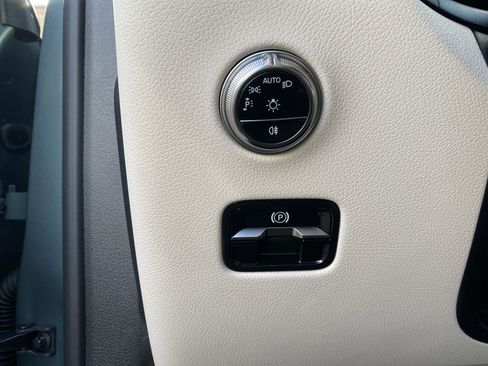 Used 2025 Mercedes-Benz GLC 300 4MATIC image 15