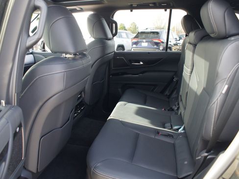 Used 2025 Lexus LX 700h Luxury image 16