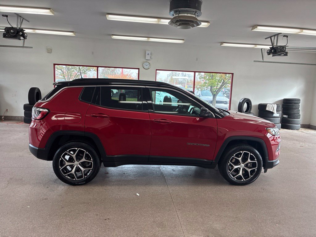 Certified 2024 Jeep Compass Limited AWD/4WD image 35