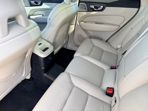 Used 2018 Volvo XC60 T8 Inscription image 26