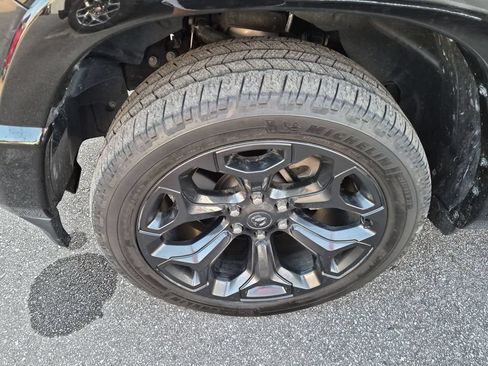 Used 2023 RAM 1500 Limited AWD/4WD image 3