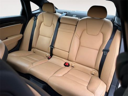 Used 2018 Volvo S90 T5 Momentum w/ Convenience Package image 13