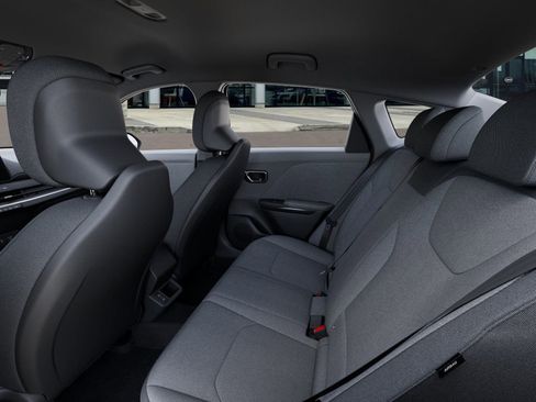 New 2025 Kia K4 LXS image 19