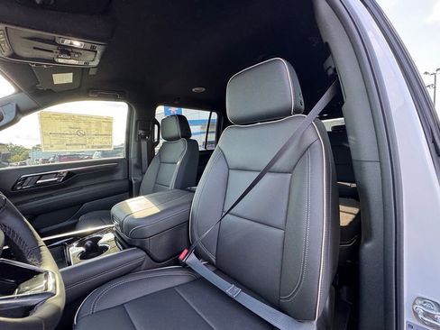 New 2025 Chevrolet Suburban Premier RWD image 15